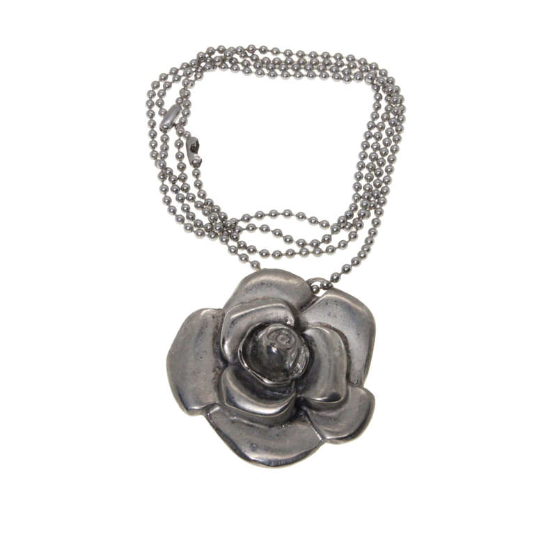 Necklace - Silver Tone Rose Pendant and Chain - ML2801