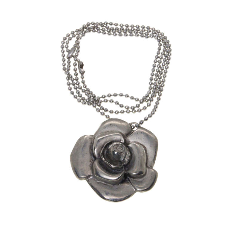 Necklace - Silver Tone Rose Pendant and Chain - ML2801