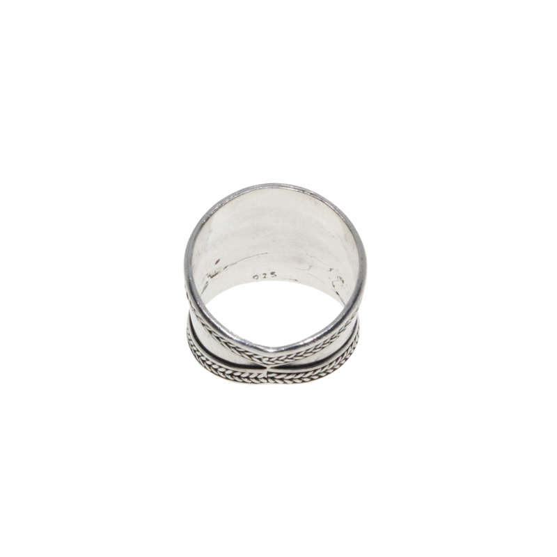 Ring - 925 Silver Wide Ring. Centre Garnet with thin rope detail - ML2817