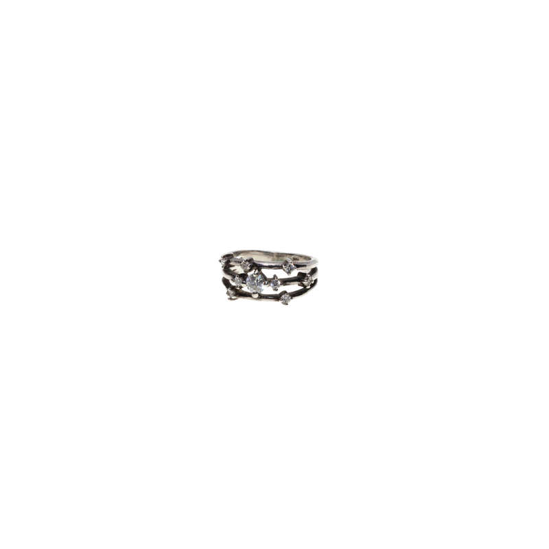 Ring - 925 Silver Ring. 3 Bands in one. 7 Diamantes and 1 larger Diamante. - ML2847
