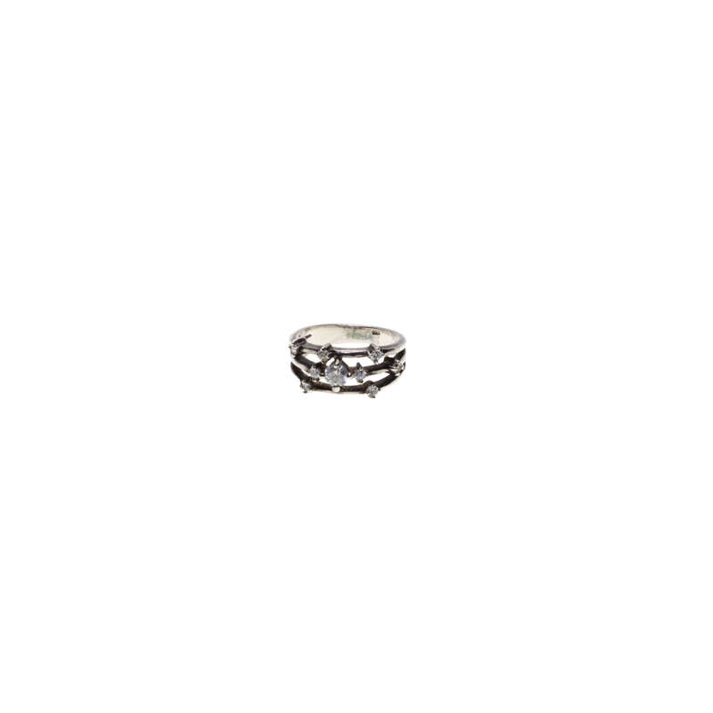 Ring - 925 Silver Ring. 3 Bands in one. 7 Diamantes and 1 larger Diamante. - ML2847
