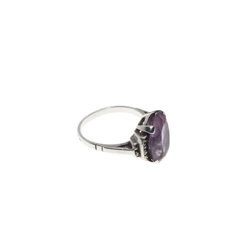 Ring - Silver stamped Vintage Amethyst Ring Oval Shape with Claws and Marcasite design. - ML2849