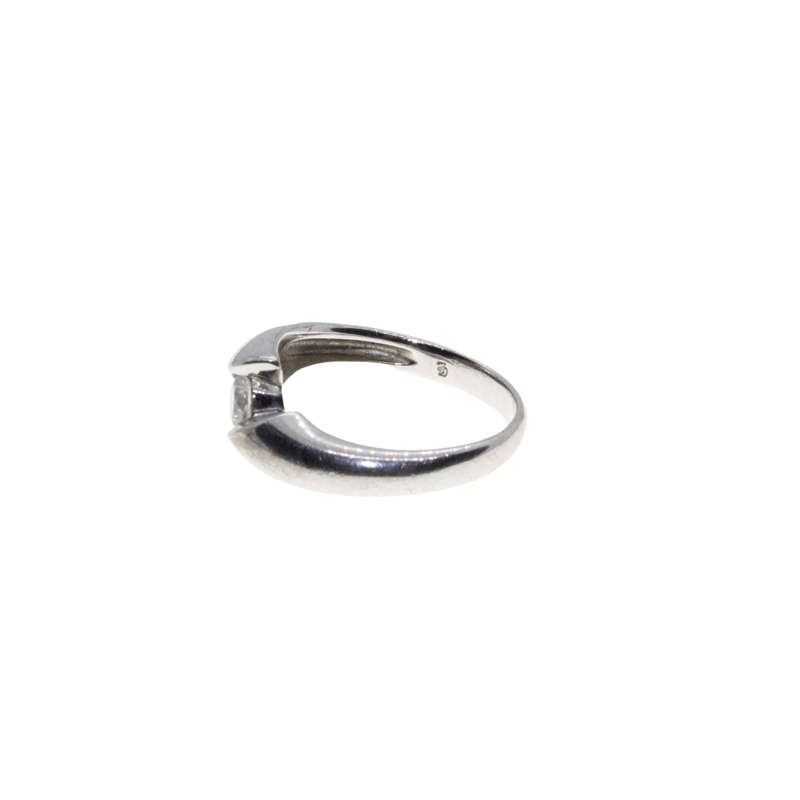 Ring - 925 Silver Stamped Wrap Around Ring. Clear stone inbetween Bands - ML2935