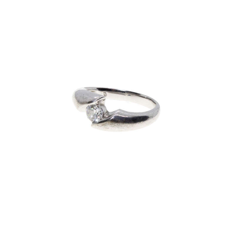 Ring - 925 Silver Stamped Wrap Around Ring. Clear stone inbetween Bands - ML2935