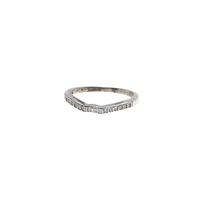 Ring - 925 Silver Band Small V indent in centre. Diamantes - ML2936