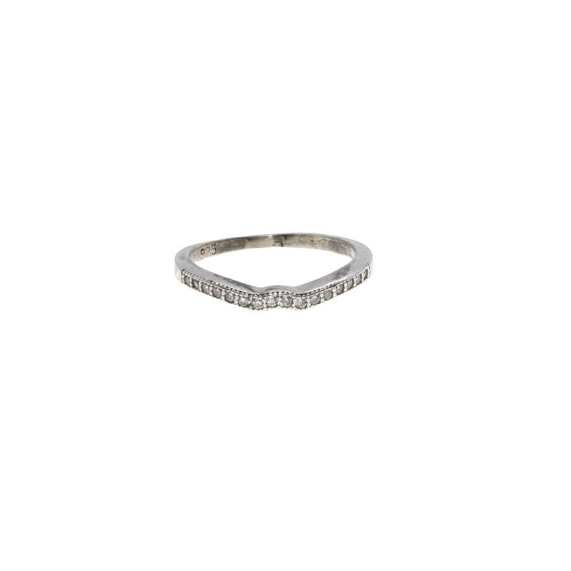 Ring - 925 Silver Band Small V indent in centre. Diamantes - ML2936