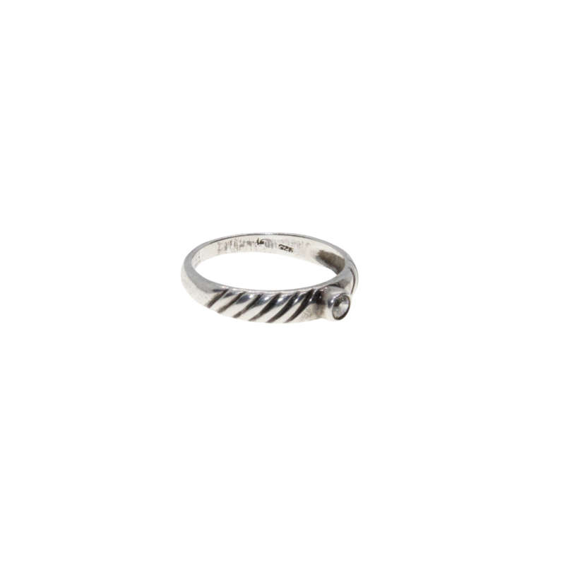 Ring - 925 Silver Ribbed Style Band With Clear Small Stone - ML2941