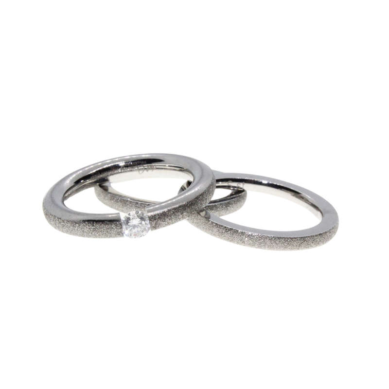 Ring - 3 x Silver Tone Band surrounded with Silver Glitter. One Clear Diamante Centre - ML2956