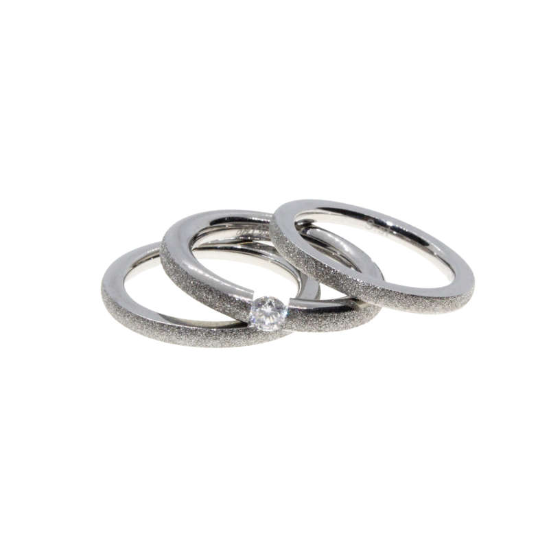 Ring - 3 x Silver Tone Band surrounded with Silver Glitter. One Clear Diamante Centre - ML2956