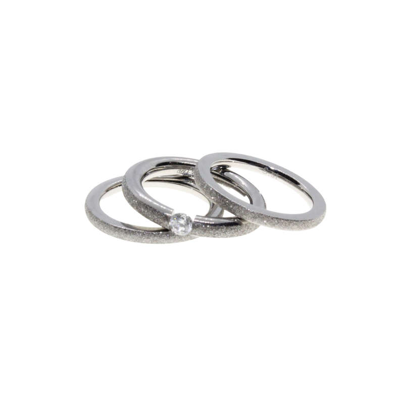 Ring - 3 x Silver Tone Band surrounded with Silver Glitter. One Clear Diamante Centre - ML2956