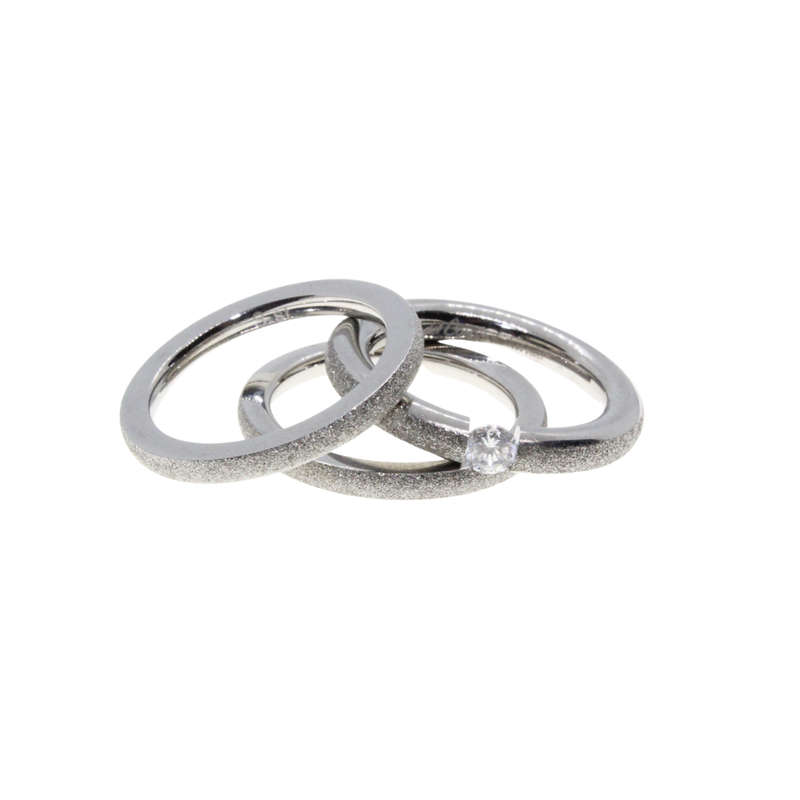 Ring - 3 x Silver Tone Band surrounded with Silver Glitter. One Clear Diamante Centre - ML2956