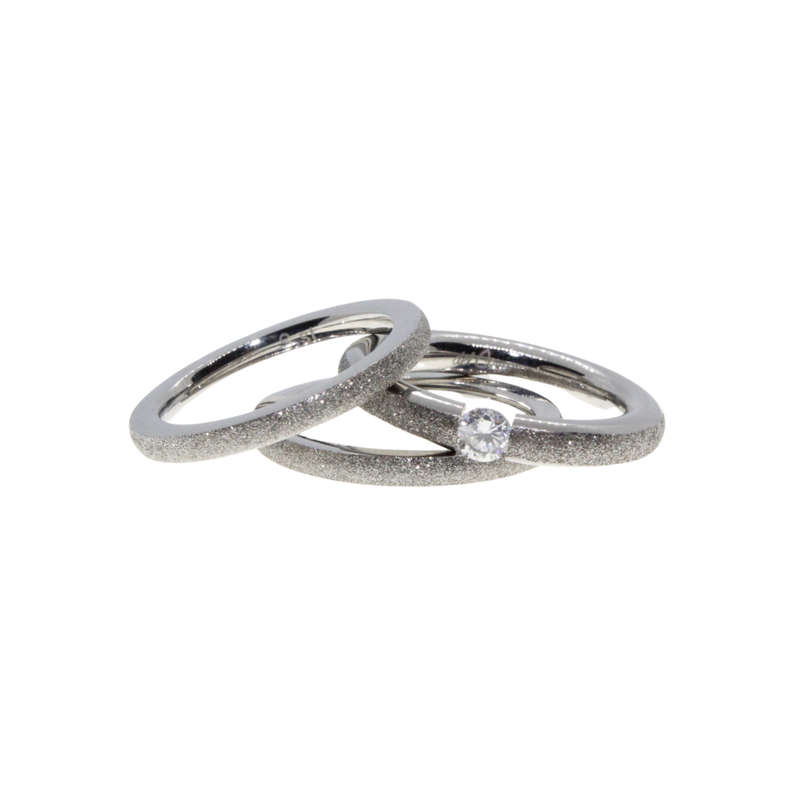Ring - 3 x Silver Tone Band surrounded with Silver Glitter. One Clear Diamante Centre - ML2956