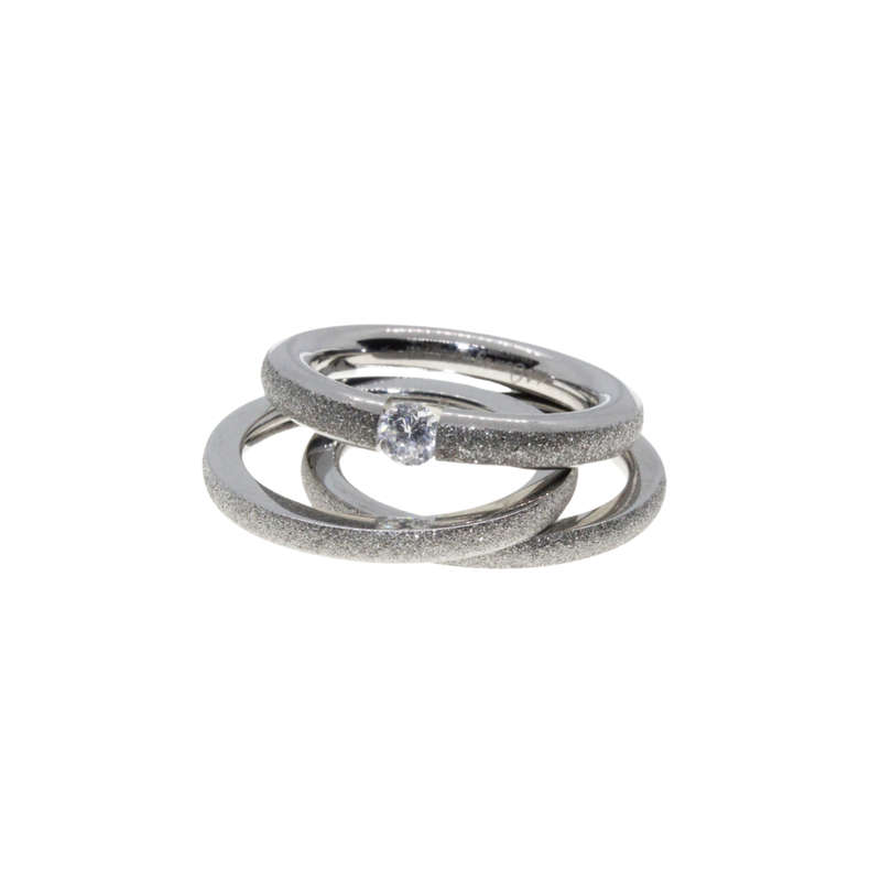 Ring - 3 x Silver Tone Band surrounded with Silver Glitter. One Clear Diamante Centre - ML2956