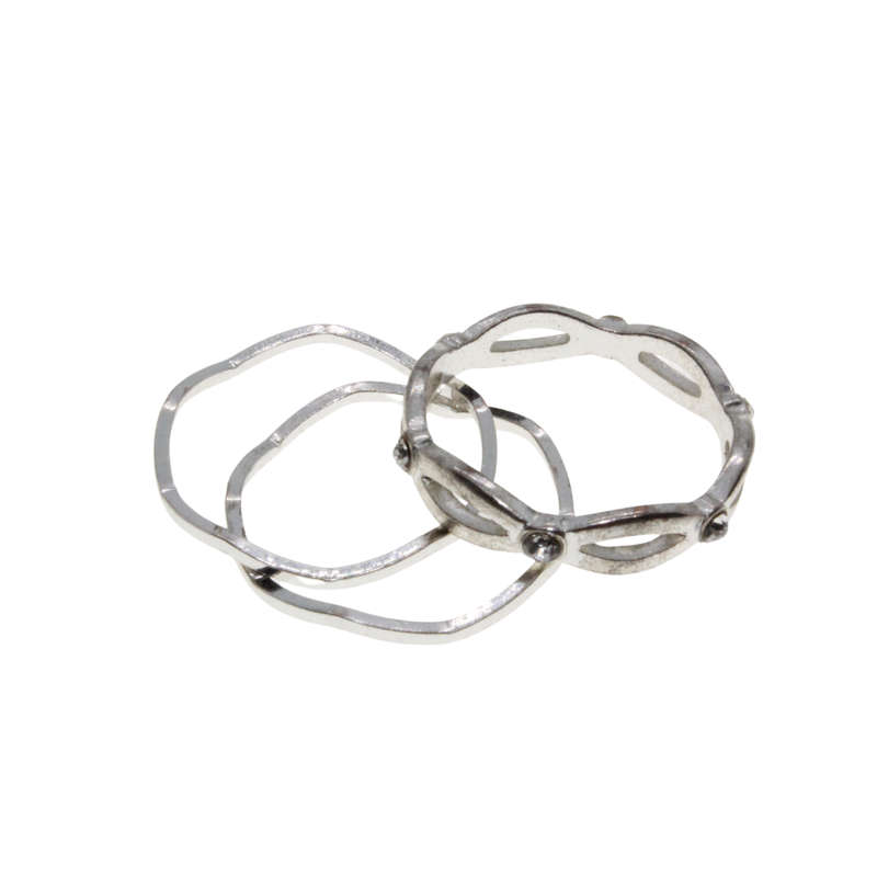 Ring - 3 x Silver Tone Dainty Bands. Wave Shape Pattern. Clear Diamantes - ML2962