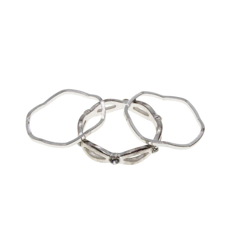 Ring - 3 x Silver Tone Dainty Bands. Wave Shape Pattern. Clear Diamantes - ML2962