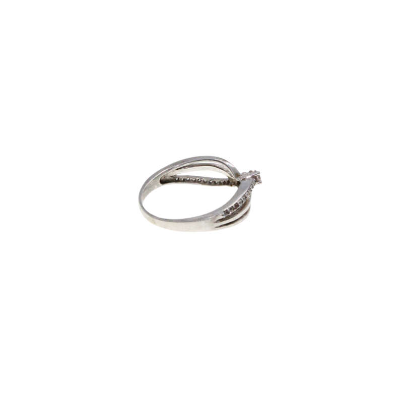 Ring - Silver Tone Twist Style. 3 Centre Diamantes. Parve on Either Side - ML2984