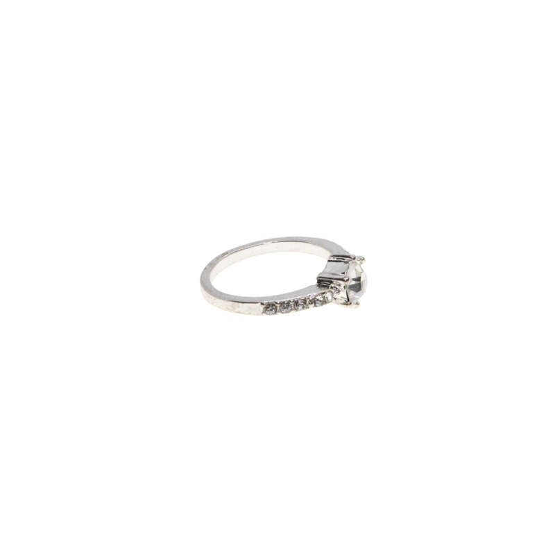 Ring - Silver Tone Dainty Fashion Ring. Small Diamante & Solitaire type Centre Stone - ML2990