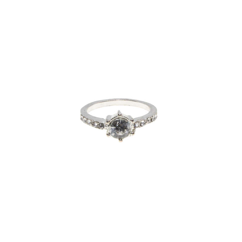 Ring - Silver Tone Dainty Fashion Ring. Small Diamante & Solitaire type Centre Stone - ML2990