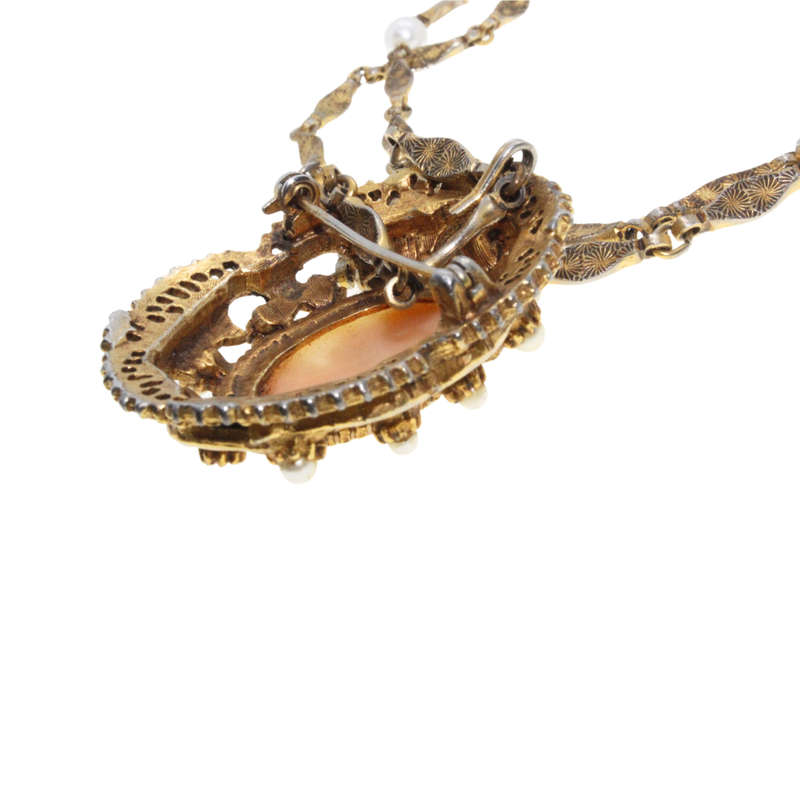 Necklace - Vintage Gold Tone Fancy Link Chain and Cameo with Faux Pearls. - ML2992