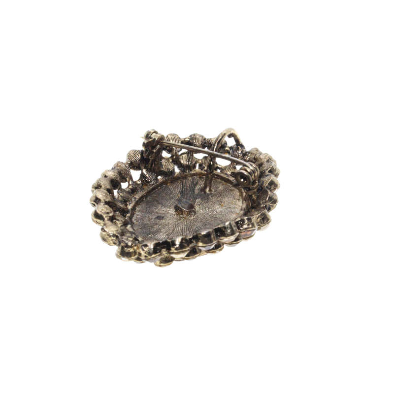 Brooch - Gold Tone Oval Large Centre Stone surrounded by small stones. - ML3085