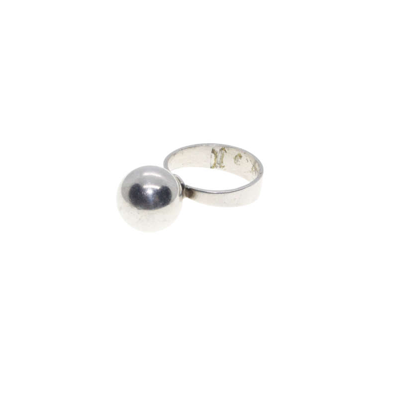 Ring - Vintage Silver Ball Ring.  Seeden Hallmarked - ML3091