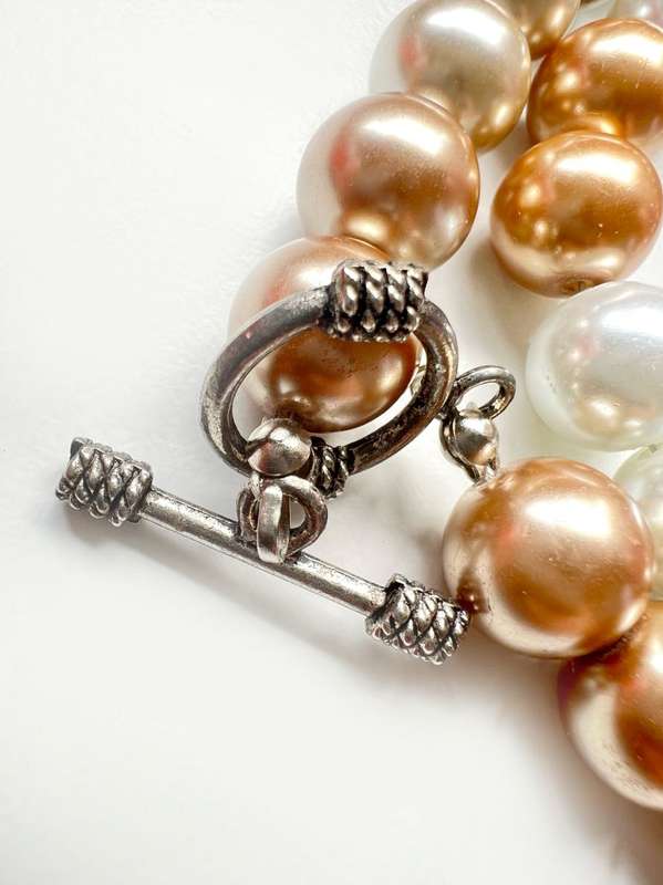 Necklace - Vintage Large Faux Pearls. T Bar Clasp. Two Colour Faux Pearls ML2000