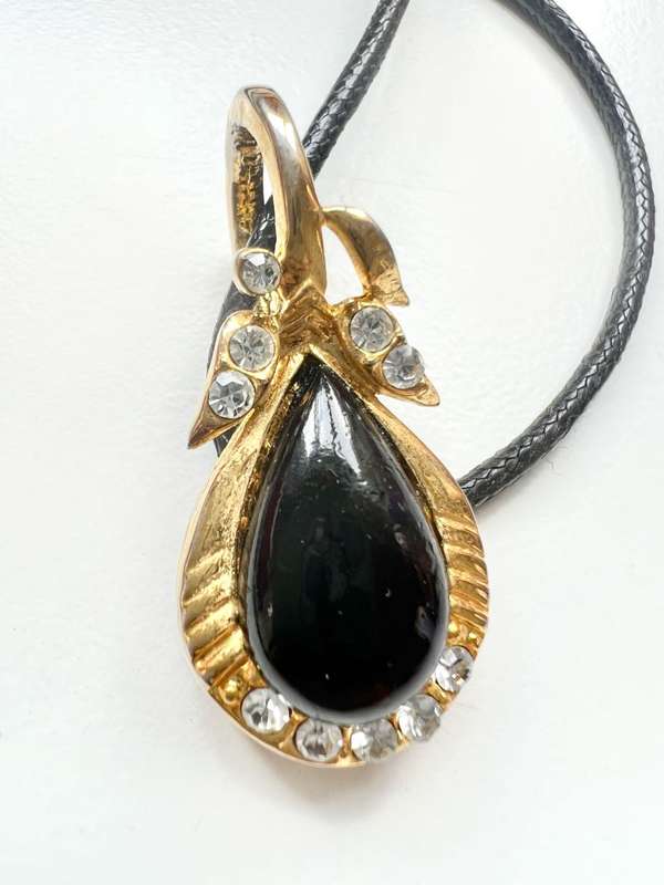 Necklace - Vintage Gold Tone Pendant. Pear Shaped Black Stone in Gold Tone Frame with Diamantes o...