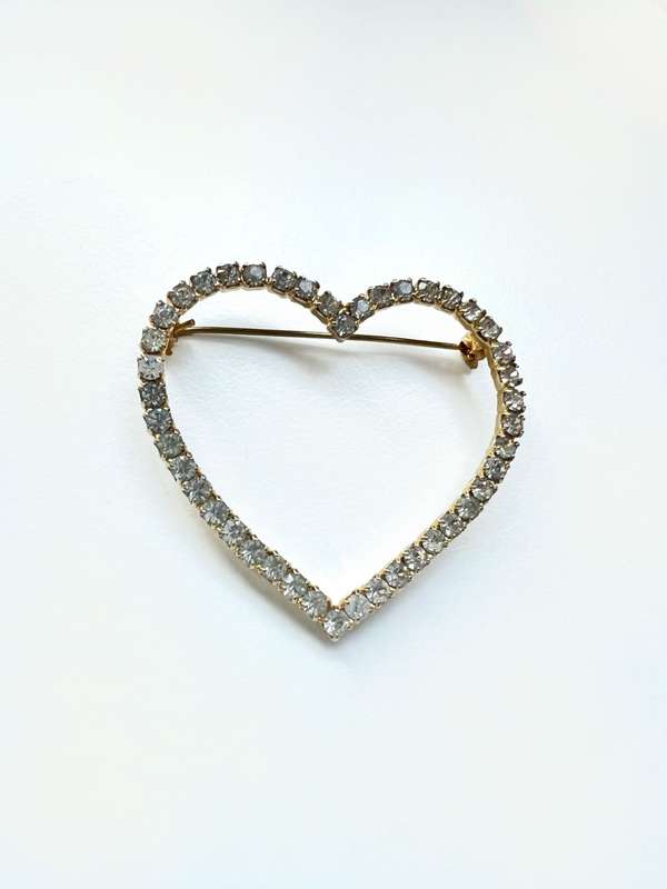 Brooch - Vintage Gold Tone with Diamantes Heart Shape Pin Brooch ML2010