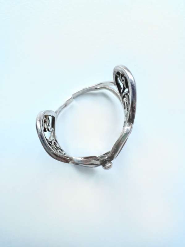 Ring - Silver Tone Adjustable Butterfly Ring. Filigree ML2024