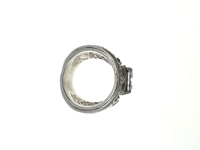 Ring - Vintage 925 Silver. Cubic Zirconia Round Brillian Cut. Cubic Zirconia Either Side - ML2132
