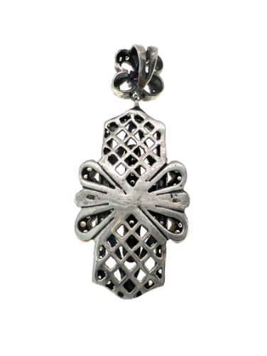 Pendant - 925 Silver Pendant. Red Stone in the Centre with Diamantes - ML2137