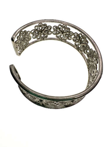 Bracelet - Vintage Silver Tone Filigree Cuff Bracelet - Flower Design - ML2168