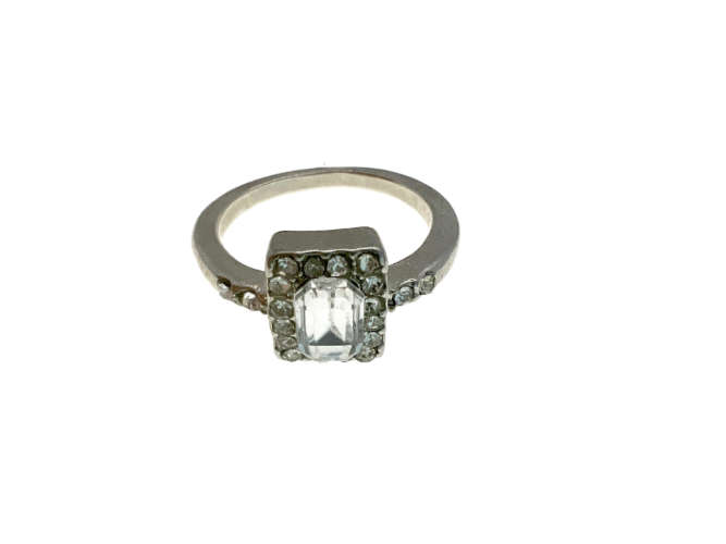 Ring - Vintage Silver Tone Halo Ring. Large Centre Diamante Stone with Small Diamante Stones - ML...