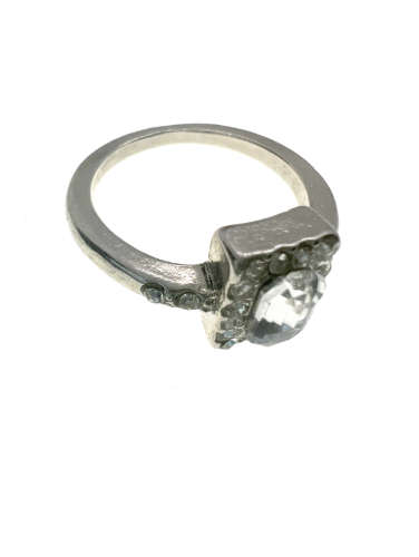 Ring - Vintage Silver Tone Halo Ring. Large Centre Diamante Stone with Small Diamante Stones - ML...