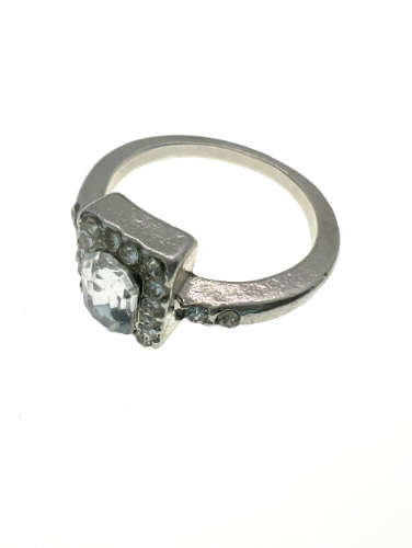 Ring - Vintage Silver Tone Halo Ring. Large Centre Diamante Stone with Small Diamante Stones - ML...