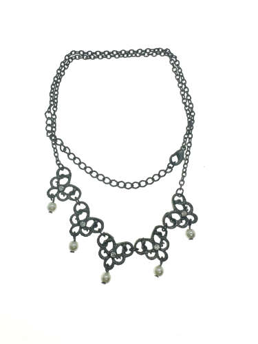 Necklace - Vintage Silver Metal Tone Necklace. Clear Centre Stones and Dangling White Beads - ML2197