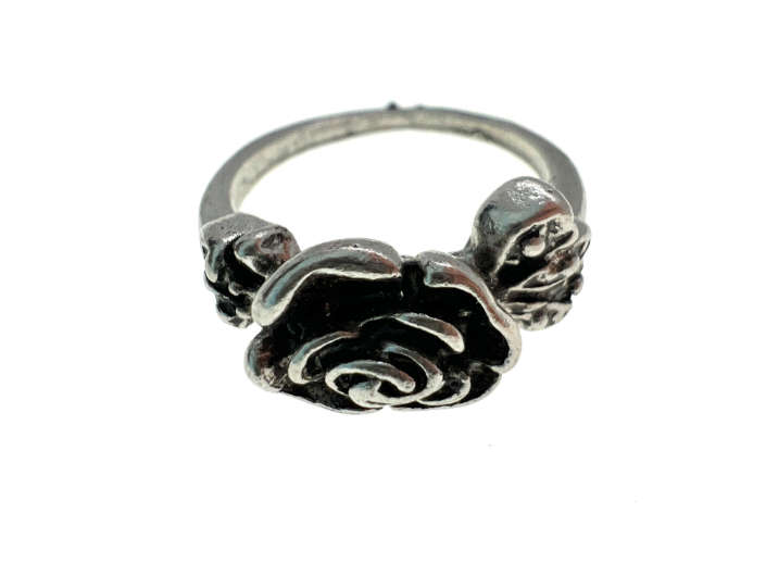 Ring - Vintage Silver Tone Rose Ring with Leaves on the Side - ML2227