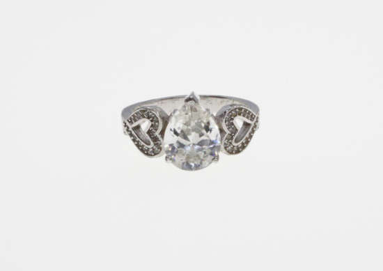Ring - Vintage 925 Silver with Pear Shape Clear Stone with Parve Hearts on either side - ML2253