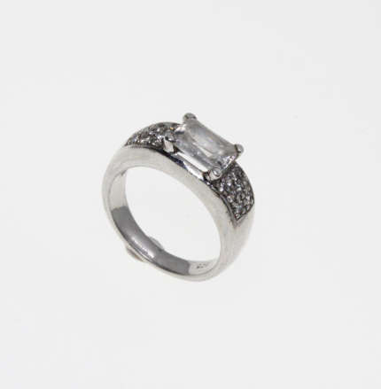 Ring - Vintage 925 Silver Ring with Centre Square Diamante and Surrounding Diamantes - ML2254
