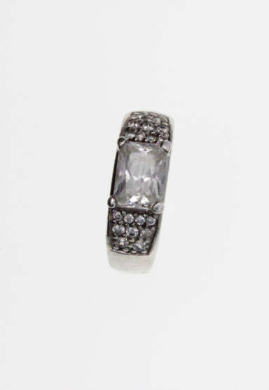 Ring - Vintage 925 Silver Ring with Centre Square Diamante and Surrounding Diamantes - ML2254