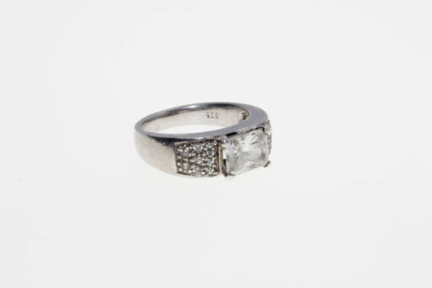Ring - Vintage 925 Silver Ring with Centre Square Diamante and Surrounding Diamantes - ML2254
