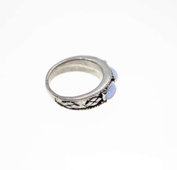 Ring - Vintage Silver Tone Ring with 3 Silver Blue Gemstones and Filigree Border - ML2287