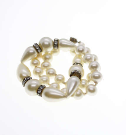 Necklace - Vintage Faux Pearl Choker with Teardrop Pearls and Diamantes, Silver Tone - ML2291