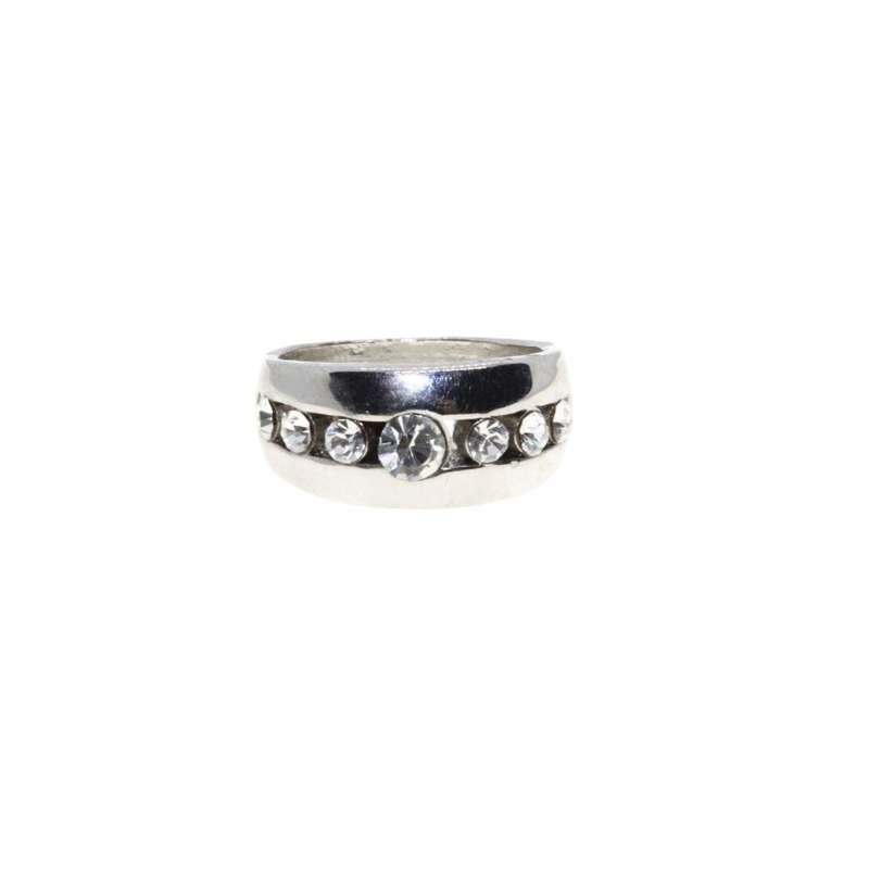 Ring - Silver Tone Band Ring inset with Diamantes with Larger Stone in Center - ML3117