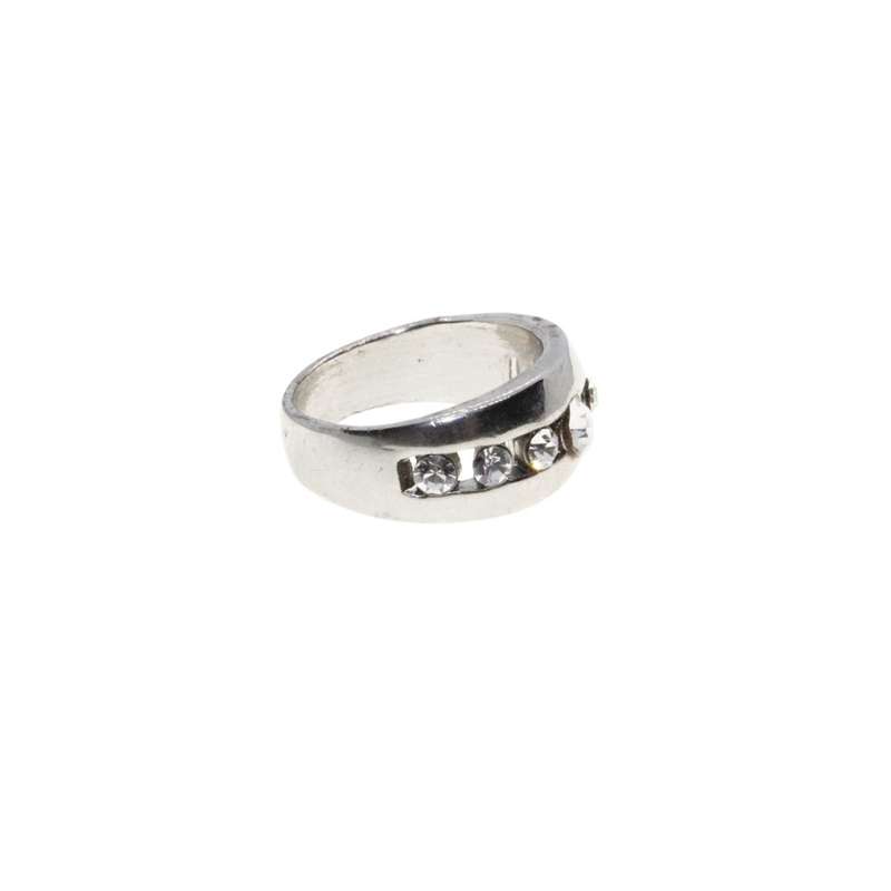 Ring - Silver Tone Band Ring inset with Diamantes with Larger Stone in Center - ML3117