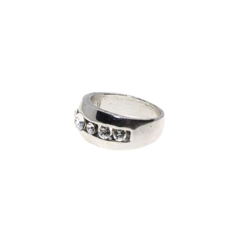 Ring - Silver Tone Band Ring inset with Diamantes with Larger Stone in Center - ML3117