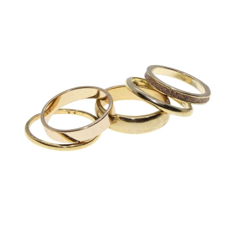 Ring - 5 x Gold Tone Assorted bands. One surrounded by Gold Glitter - ML3194