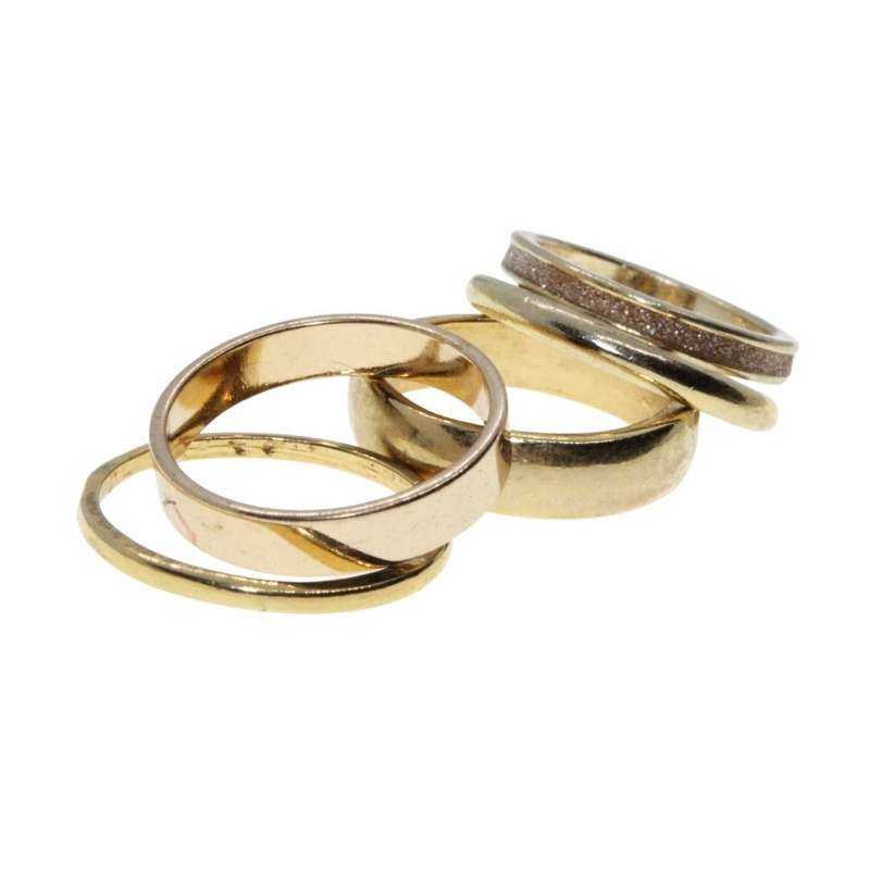 Ring - 5 x Gold Tone Assorted bands. One surrounded by Gold Glitter - ML3194