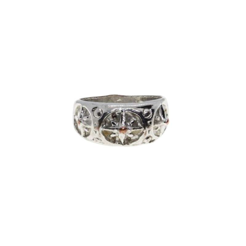 Ring - Silver Tone Chunky Band with Textured Centre. Slightly Tarnished - ML3230