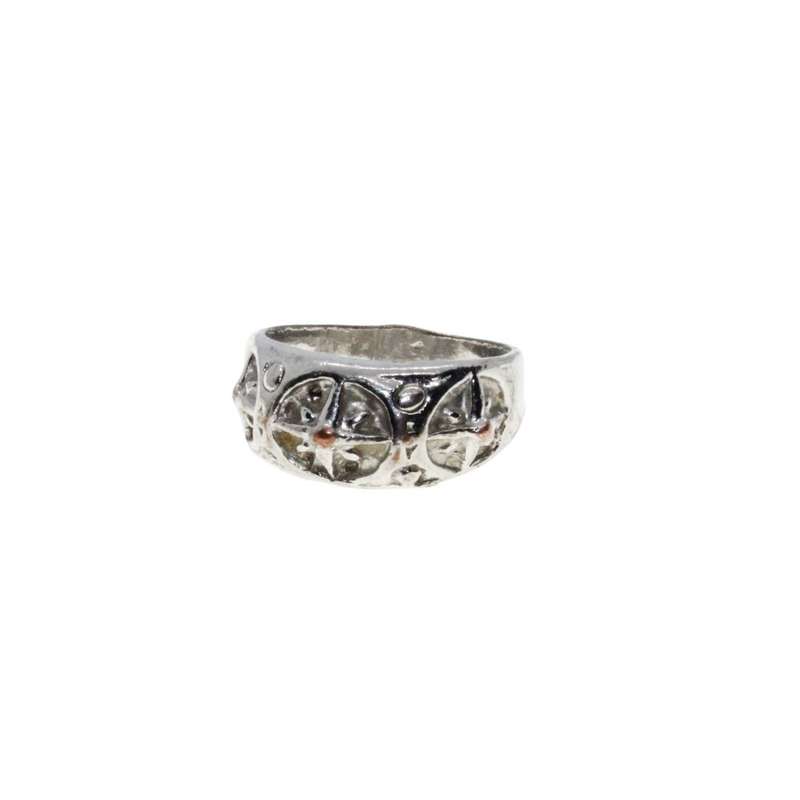 Ring - Silver Tone Chunky Band with Textured Centre. Slightly Tarnished - ML3230